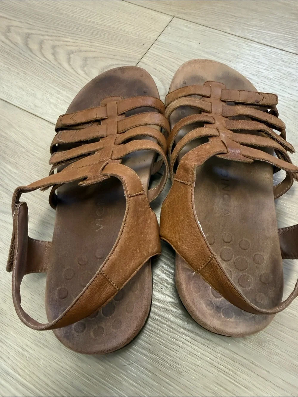 Vionic Harissa strappy brown leather orthotic footbed sandals women’s 10